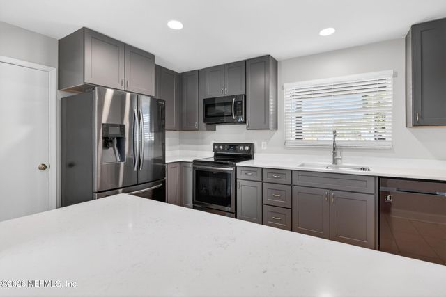 8294 COLLINS Road, Jacksonville, FL 32244