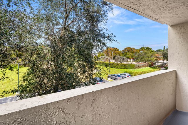 1891 N 61st Avenue B311, Hollywood, FL 33024