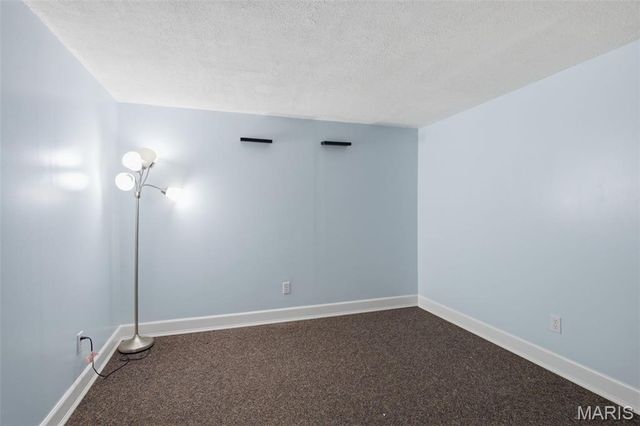 875 5th Plaza, Florissant, MO 63031