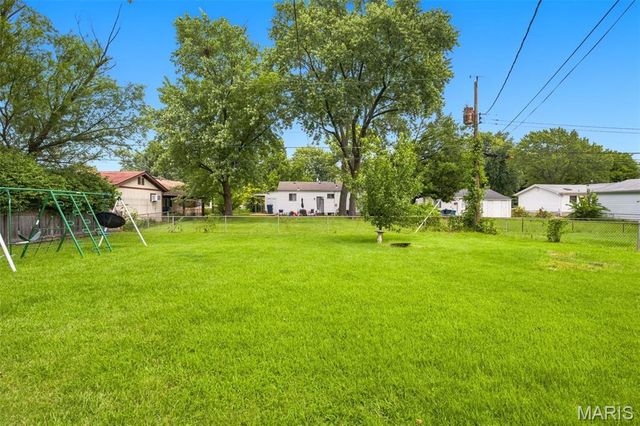 875 5th Plaza, Florissant, MO 63031