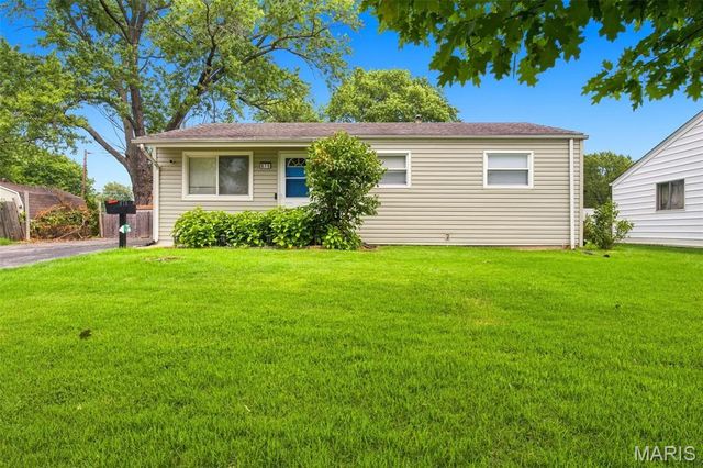 875 5th Plaza, Florissant, MO 63031