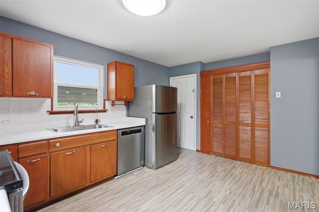 875 5th Plaza, Florissant, MO 63031