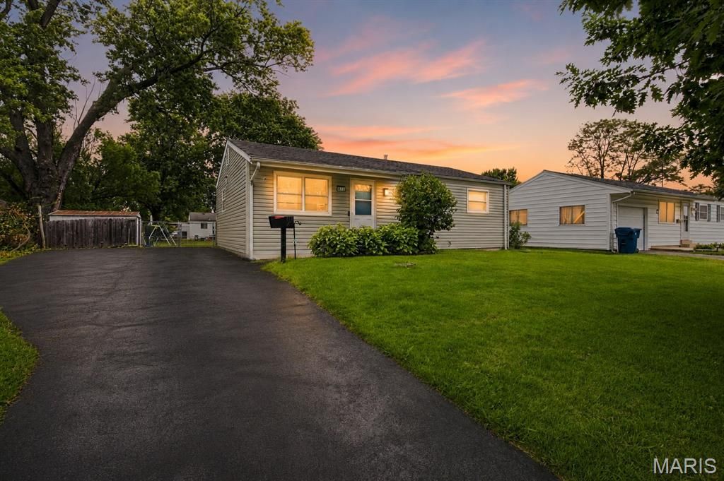 875 5th Plaza, Florissant, MO 63031