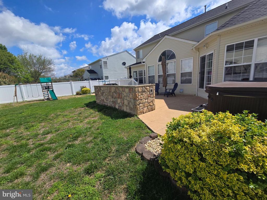 Image 5 of property listing at 103 MEADOWCROFT DR, Centreville, MD 21617