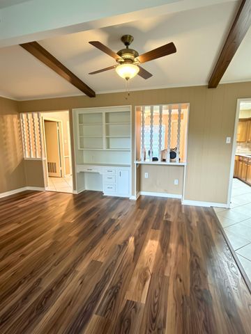 3800 Kingsway Drive, Baytown, TX 77521
