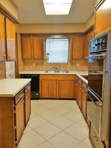 3800 Kingsway Drive, Baytown, TX 77521