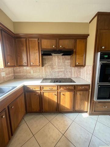 3800 Kingsway Drive, Baytown, TX 77521