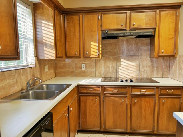 3800 Kingsway Drive, Baytown, TX 77521