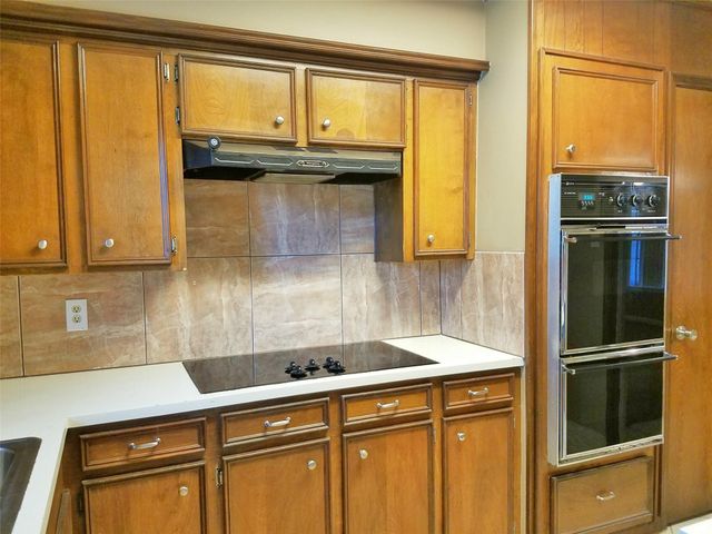 3800 Kingsway Drive, Baytown, TX 77521