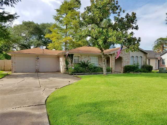3800 Kingsway Drive, Baytown, TX 77521