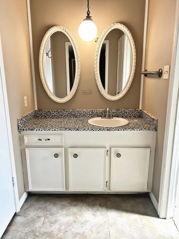 3800 Kingsway Drive, Baytown, TX 77521
