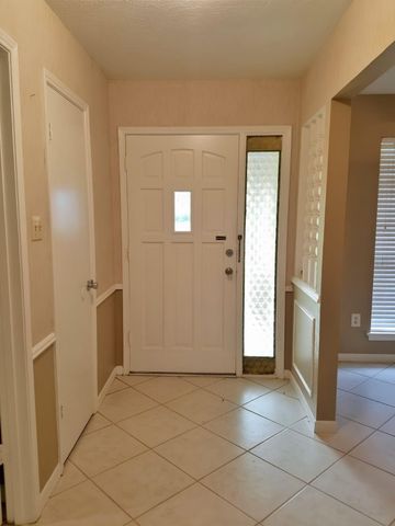 3800 Kingsway Drive, Baytown, TX 77521