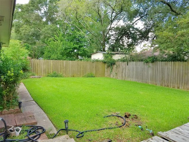 3800 Kingsway Drive, Baytown, TX 77521