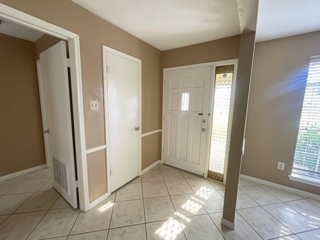 3800 Kingsway Drive, Baytown, TX 77521