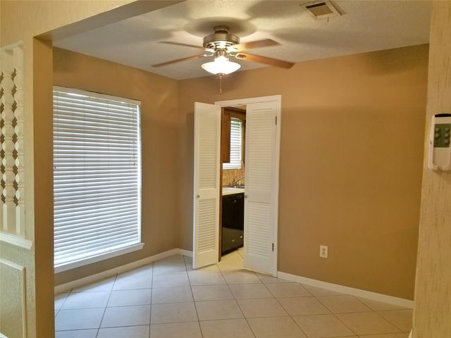 3800 Kingsway Drive, Baytown, TX 77521