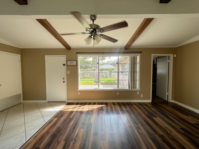 3800 Kingsway Drive, Baytown, TX 77521