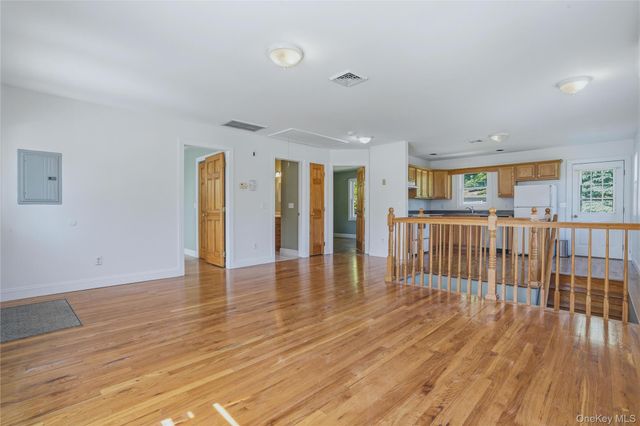 24 S Parsonage Street, Rhinebeck, NY 12572