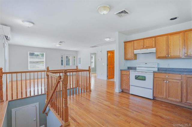 24 S Parsonage Street, Rhinebeck, NY 12572