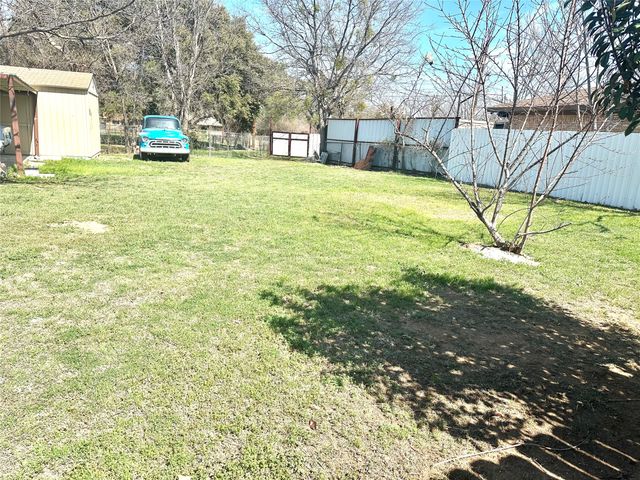 129 Bowie Circle, Brownwood, TX 76801