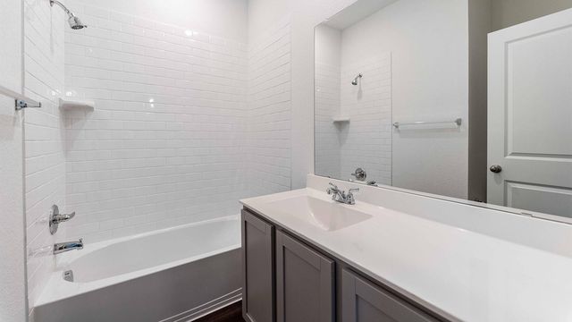 225 Clearlake DR, Hutto, TX 78634