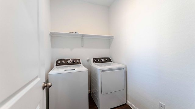 225 Clearlake DR, Hutto, TX 78634