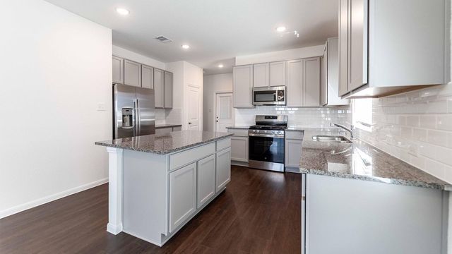 225 Clearlake DR, Hutto, TX 78634