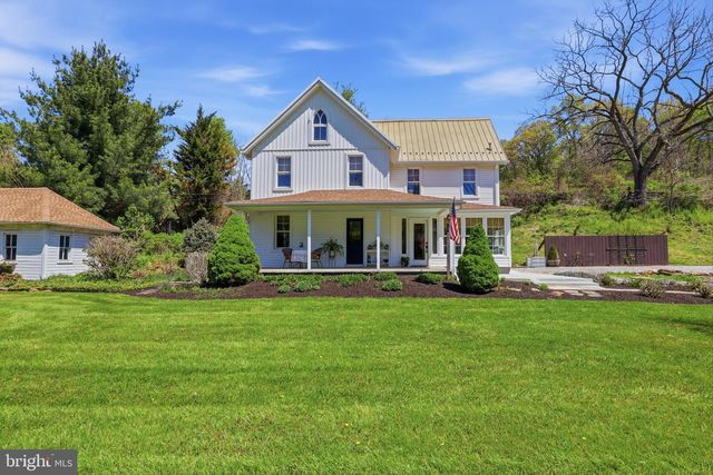 1689 TOLNA JUNCTION LN, New Freedom, PA 17349