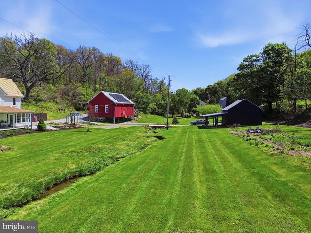 1689 TOLNA JUNCTION LN, New Freedom, PA 17349