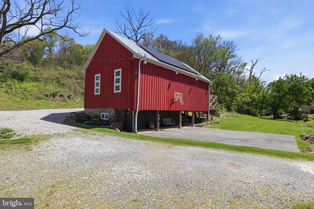 1689 TOLNA JUNCTION LN, New Freedom, PA 17349