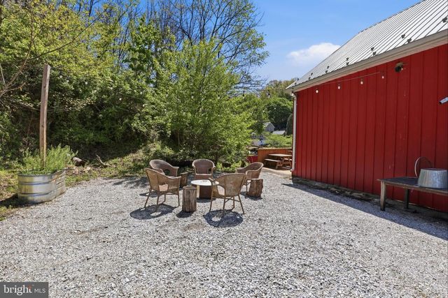 1689 TOLNA JUNCTION LN, New Freedom, PA 17349