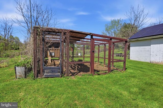 1689 TOLNA JUNCTION LN, New Freedom, PA 17349