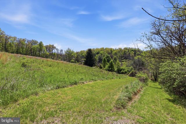 1689 TOLNA JUNCTION LN, New Freedom, PA 17349