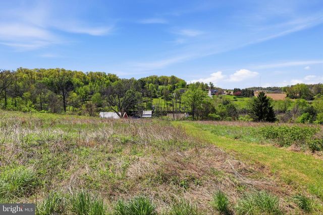 1689 TOLNA JUNCTION LN, New Freedom, PA 17349
