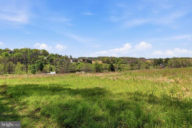 1689 TOLNA JUNCTION LN, New Freedom, PA 17349