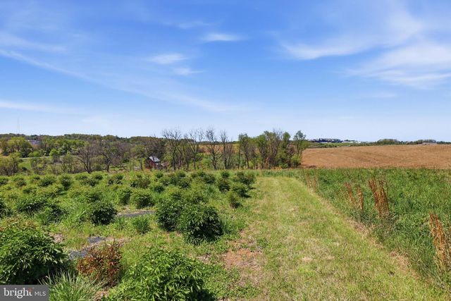 1689 TOLNA JUNCTION LN, New Freedom, PA 17349