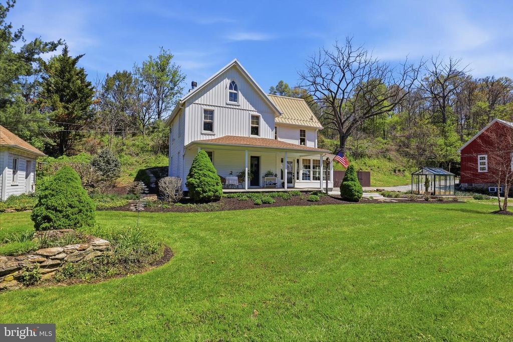 1689 TOLNA JUNCTION LN, New Freedom, PA 17349