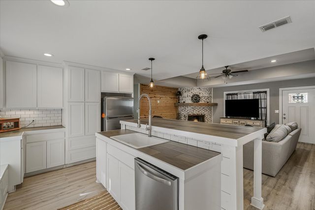 199 Briarwood Court, Van, TX 75790