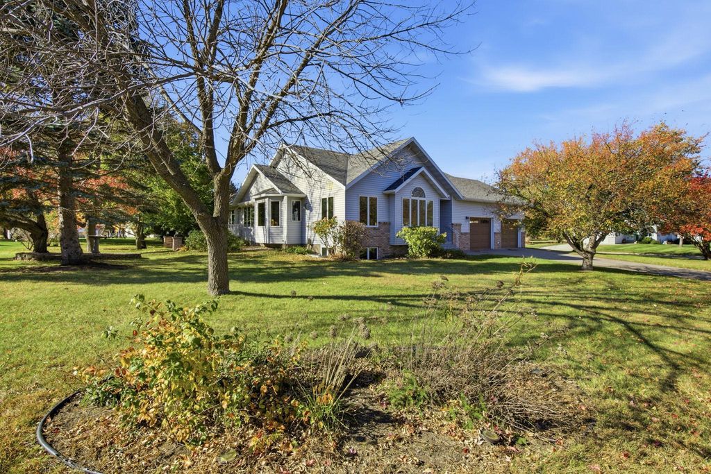 201 13th Avenue SE, Saint Joseph, MN 56374