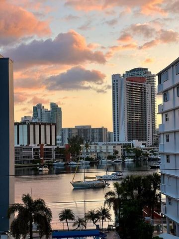 427 GOLDEN ISLES Drive 4I, Hallandale Beach, FL 33009