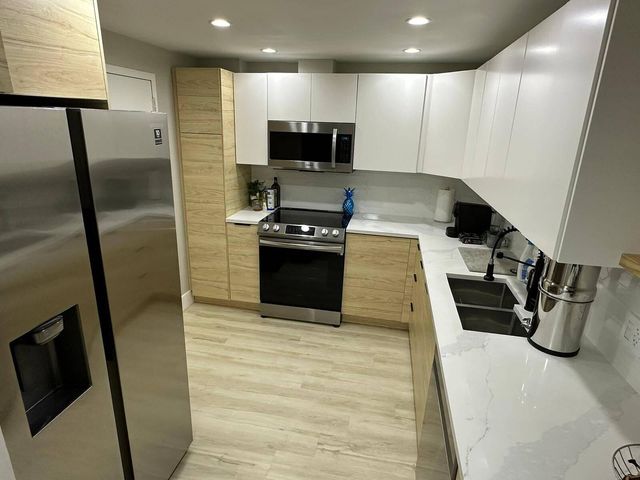 427 GOLDEN ISLES Drive 4I, Hallandale Beach, FL 33009