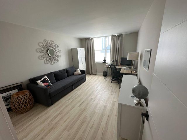 427 GOLDEN ISLES Drive 4I, Hallandale Beach, FL 33009
