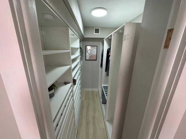 427 GOLDEN ISLES Drive 4I, Hallandale Beach, FL 33009