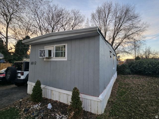 8812 S STRATFORD CIR, Sandy, UT 84070