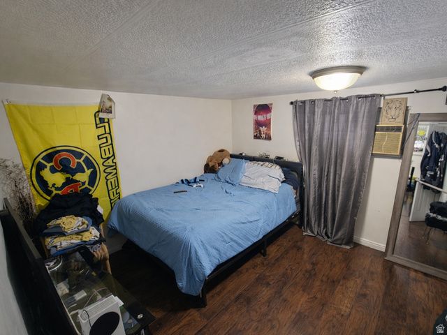 8812 S STRATFORD CIR, Sandy, UT 84070