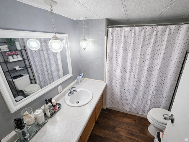 8812 S STRATFORD CIR, Sandy, UT 84070