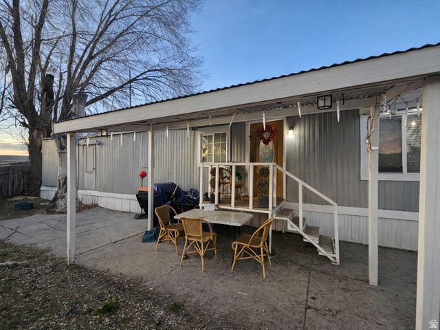 8812 S STRATFORD CIR, Sandy, UT 84070