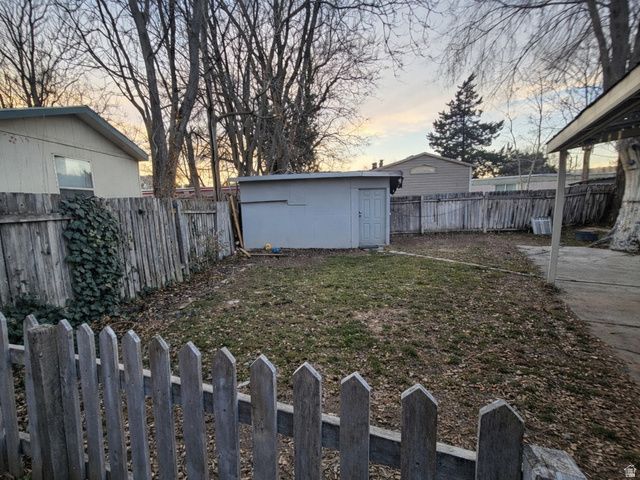 8812 S STRATFORD CIR, Sandy, UT 84070