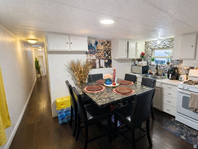 8812 S STRATFORD CIR, Sandy, UT 84070