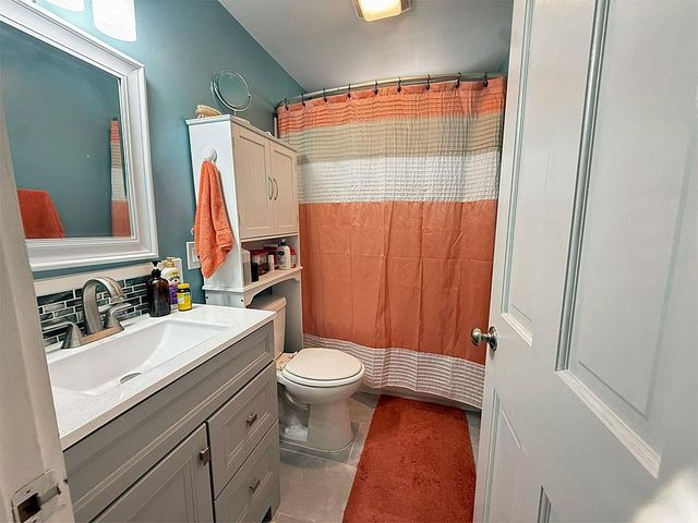 387 Main Street, Castleton, VT 05735