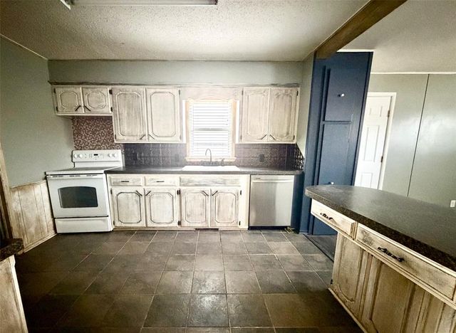 1007 Overland Court, Shawnee, OK 74801